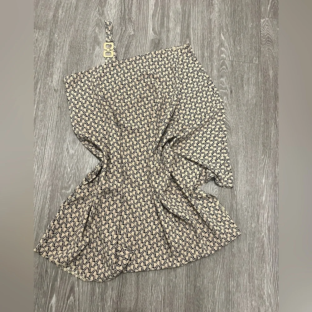 Patterned one shoulder dress with Geometric Design - Picture 2 of 4